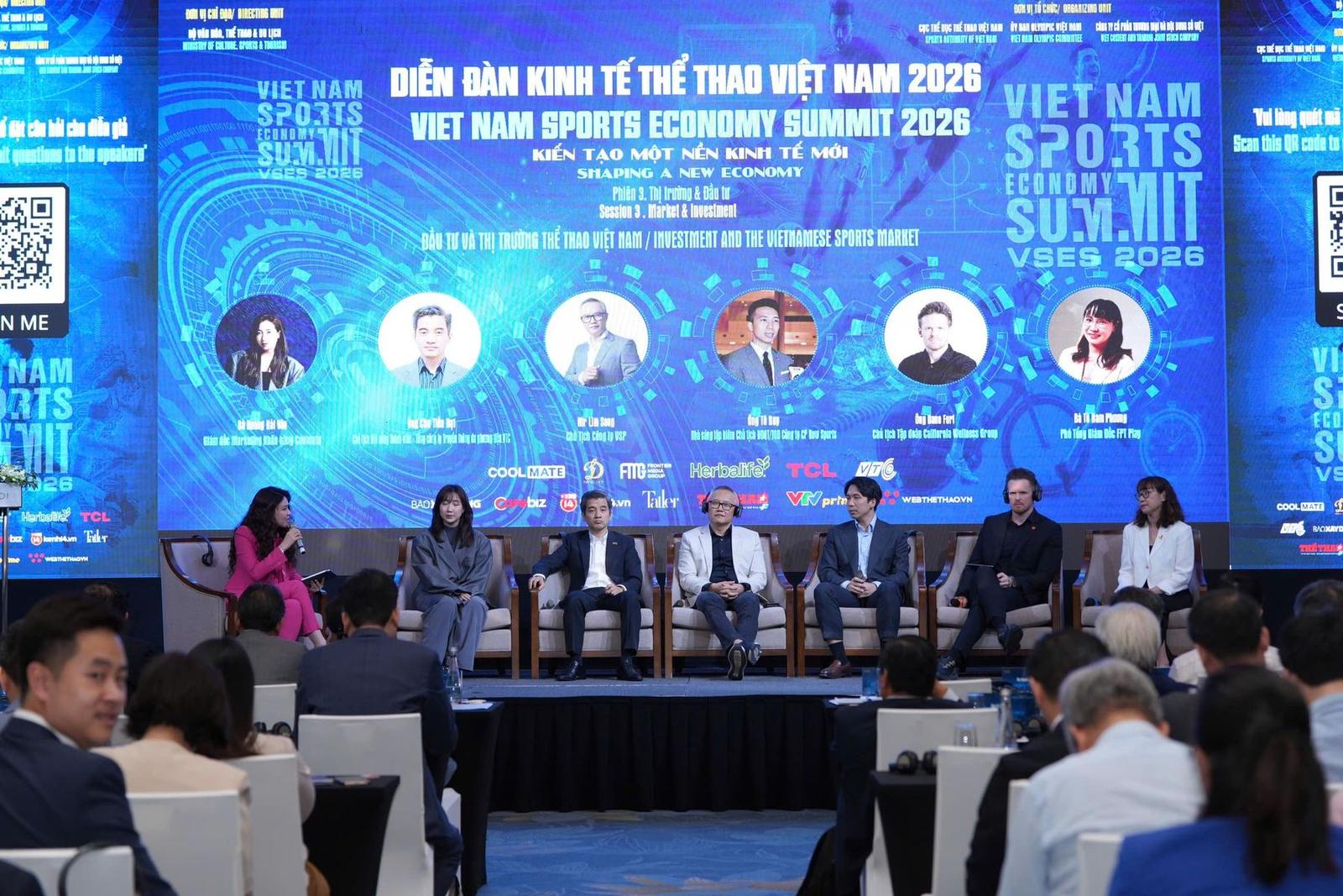 A panel on the main stage